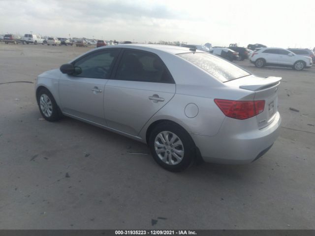 Photo 2 VIN: KNAFU4A27D5717913 - KIA FORTE 