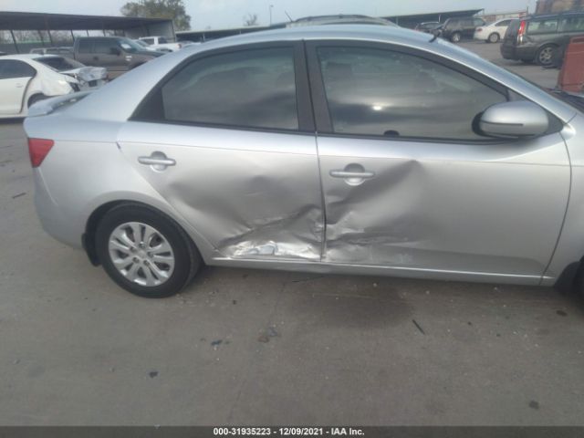 Photo 5 VIN: KNAFU4A27D5717913 - KIA FORTE 