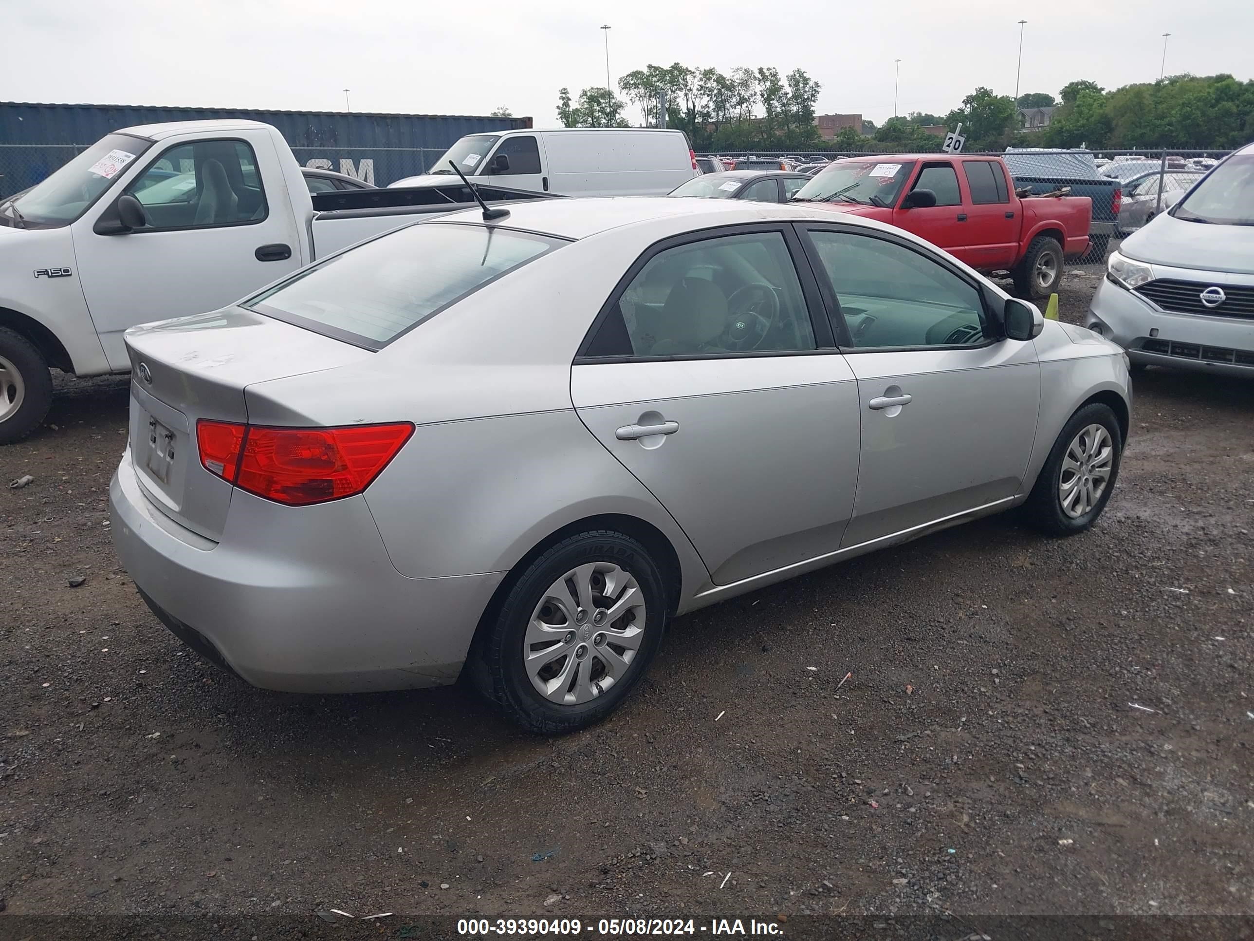 Photo 3 VIN: KNAFU4A27D5723114 - KIA FORTE 