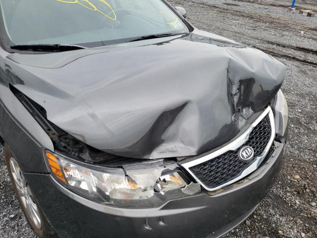 Photo 8 VIN: KNAFU4A27D5724439 - KIA FORTE EX 