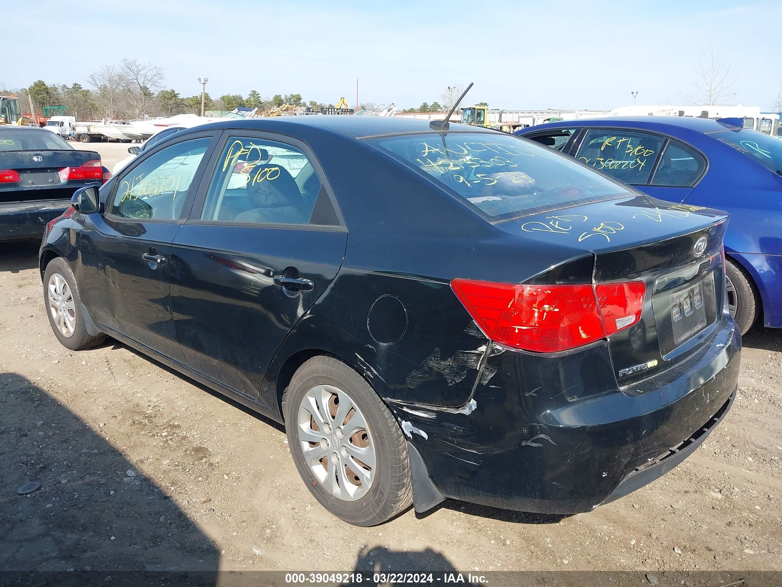 Photo 2 VIN: KNAFU4A27D5738003 - KIA FORTE 