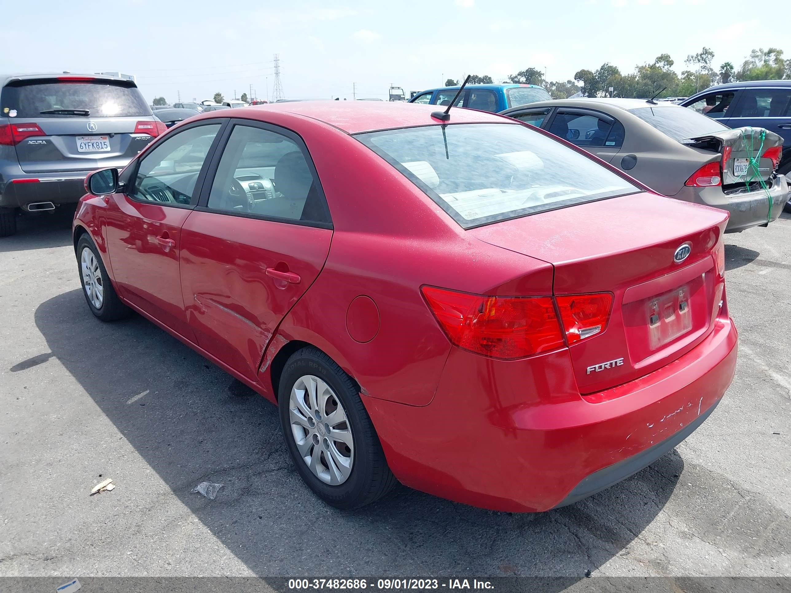 Photo 2 VIN: KNAFU4A27D5739538 - KIA FORTE 