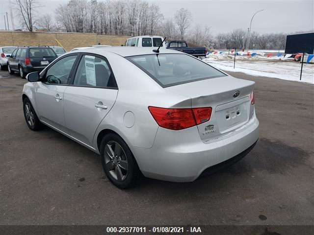 Photo 2 VIN: KNAFU4A28A5048076 - KIA FORTE 