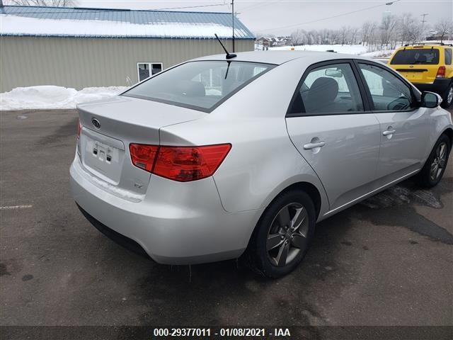 Photo 3 VIN: KNAFU4A28A5048076 - KIA FORTE 