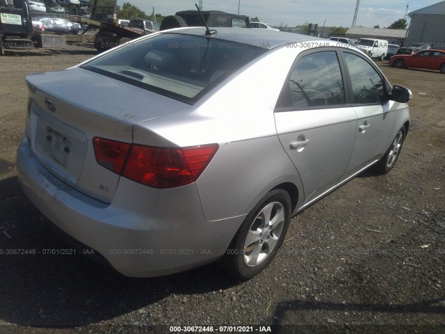 Photo 3 VIN: KNAFU4A28A5109992 - KIA FORTE 