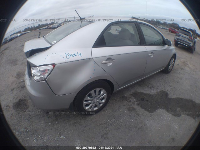 Photo 3 VIN: KNAFU4A28A5235642 - KIA FORTE 