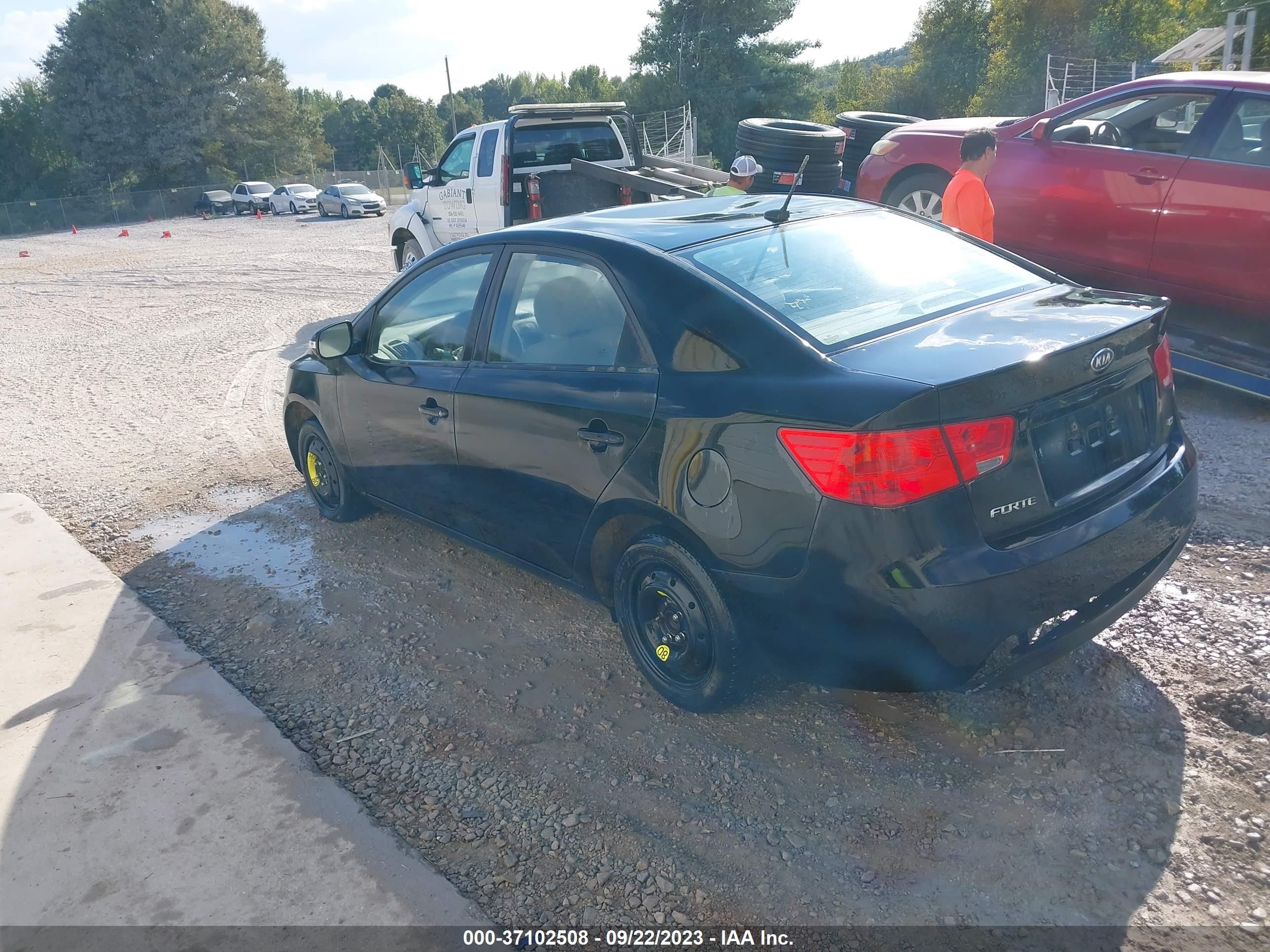 Photo 2 VIN: KNAFU4A28A5810323 - KIA FORTE 