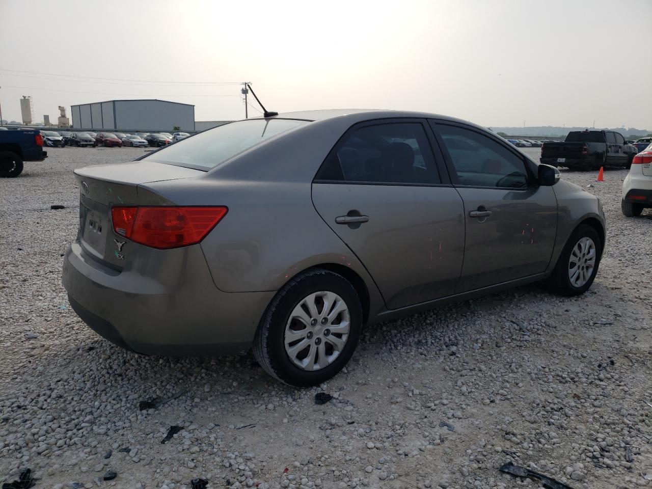 Photo 2 VIN: KNAFU4A28A5839028 - KIA FORTE 