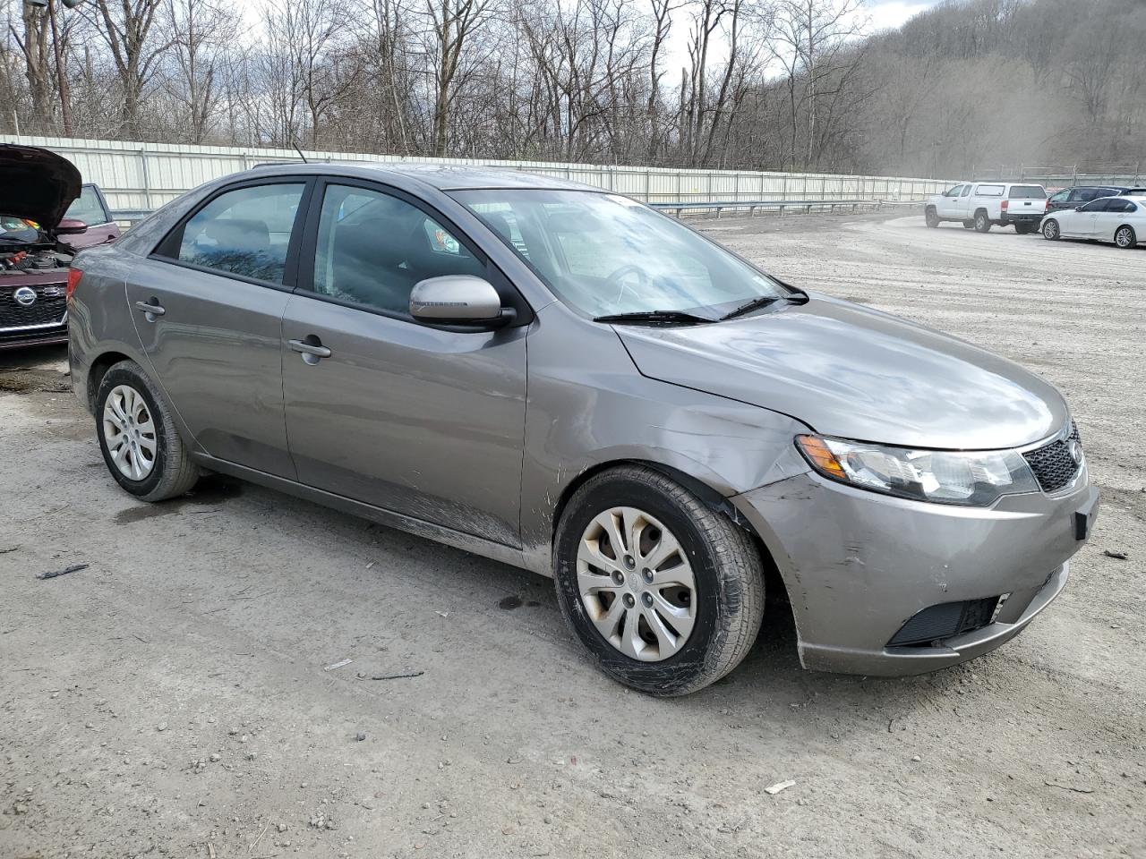 Photo 3 VIN: KNAFU4A28C5466852 - KIA FORTE 