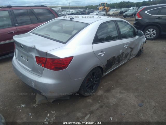 Photo 3 VIN: KNAFU4A28C5558821 - KIA FORTE 