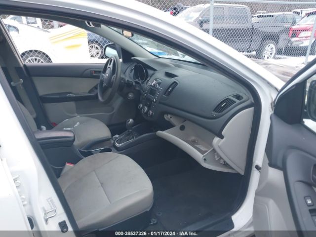 Photo 4 VIN: KNAFU4A28C5634618 - KIA FORTE 