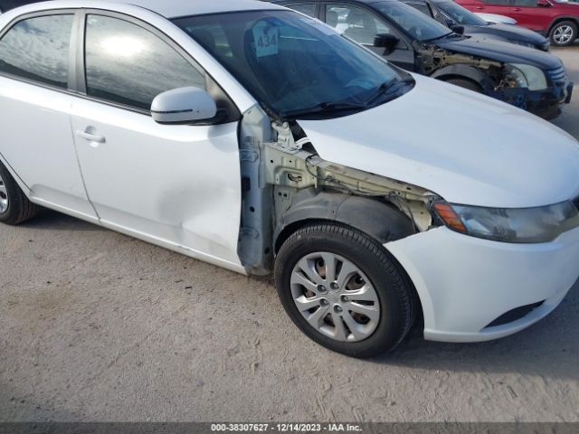 Photo 5 VIN: KNAFU4A28D5732775 - KIA FORTE 