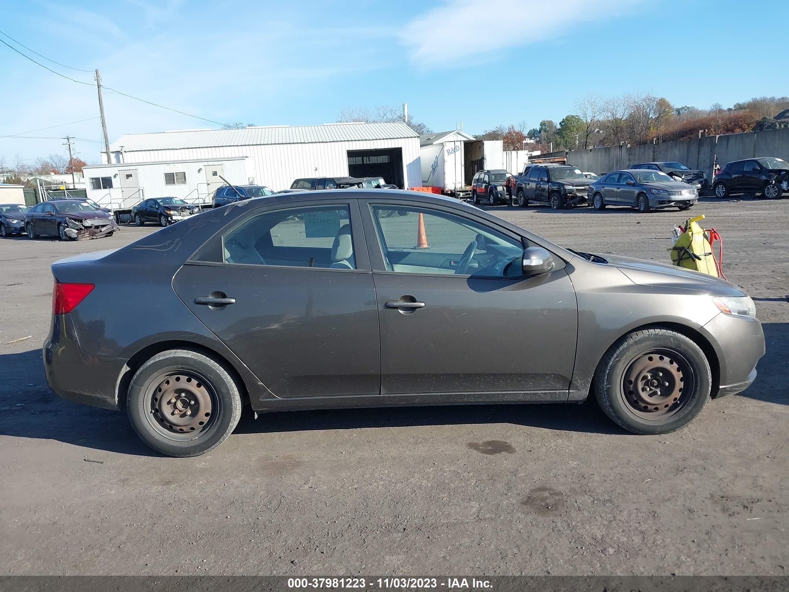 Photo 12 VIN: KNAFU4A29A5187438 - KIA FORTE 