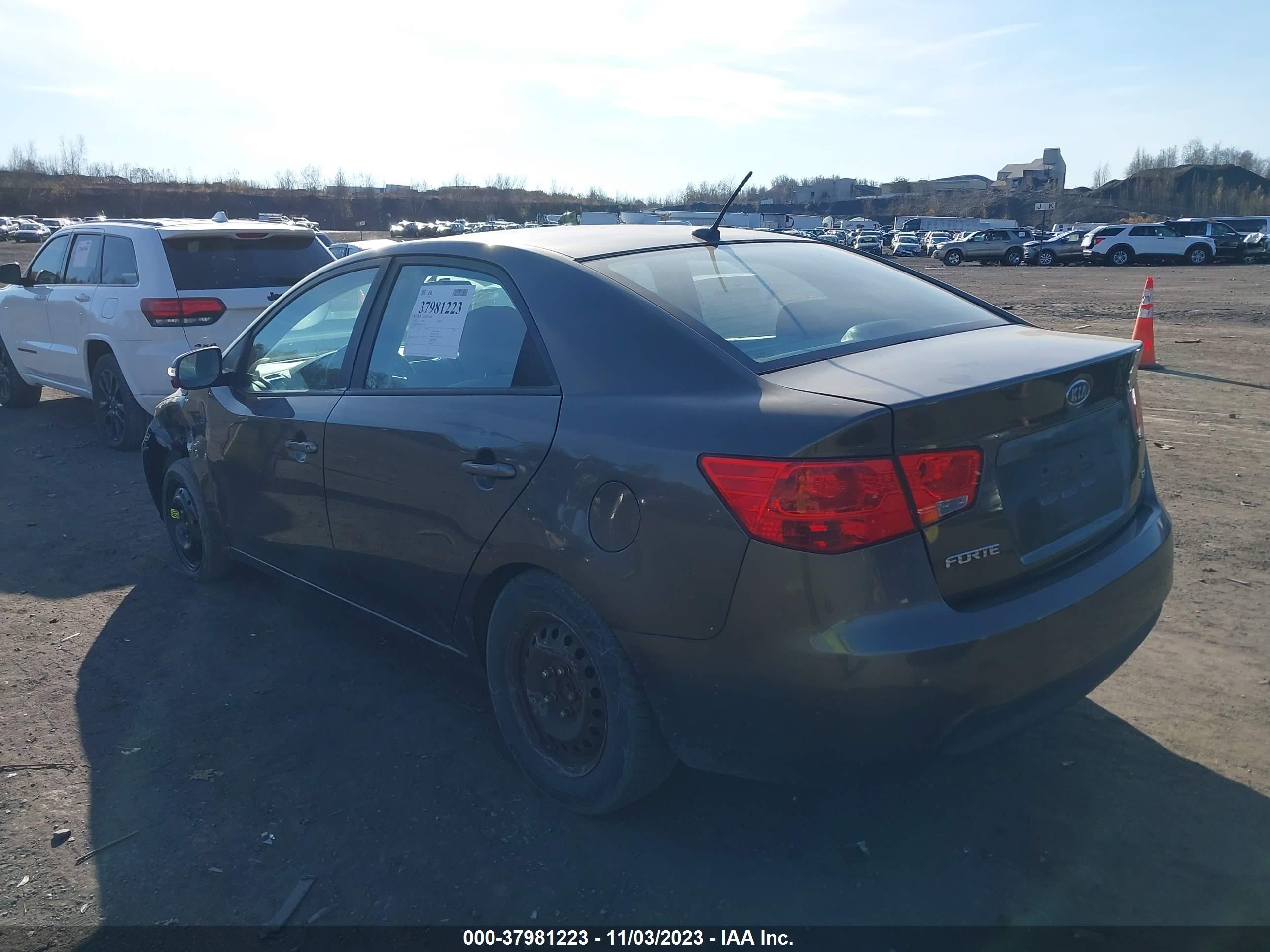 Photo 2 VIN: KNAFU4A29A5187438 - KIA FORTE 