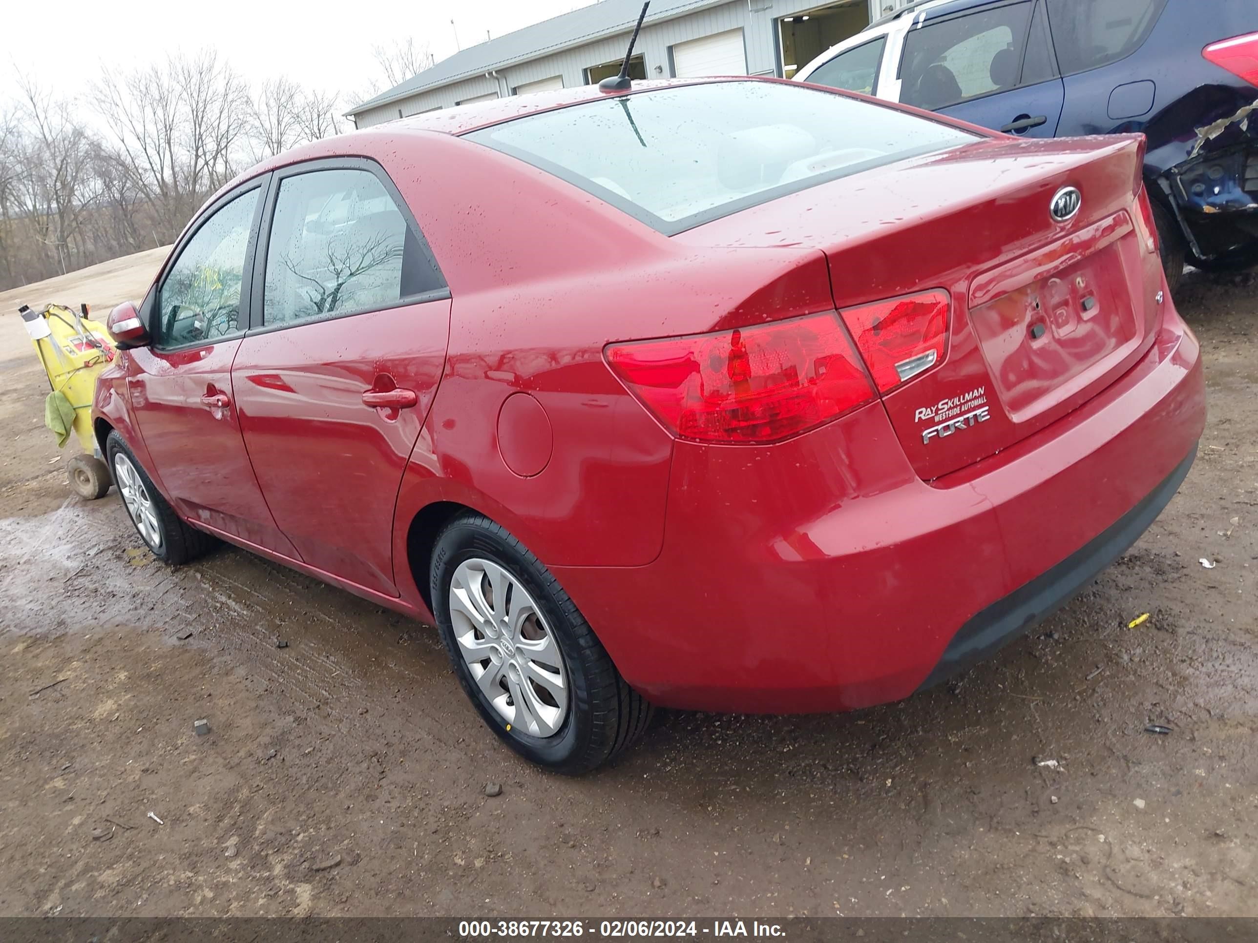 Photo 2 VIN: KNAFU4A29A5204027 - KIA FORTE 