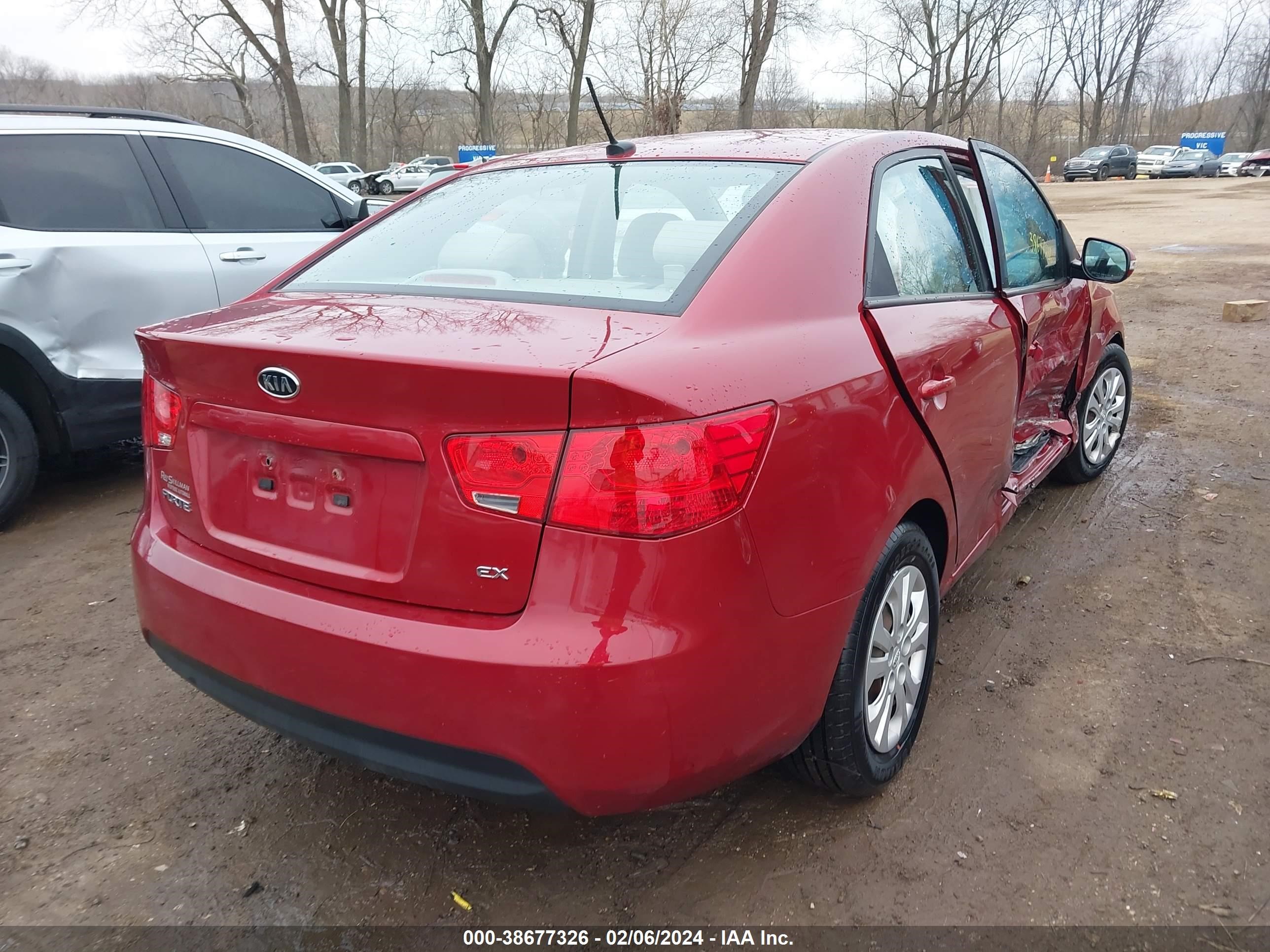 Photo 3 VIN: KNAFU4A29A5204027 - KIA FORTE 