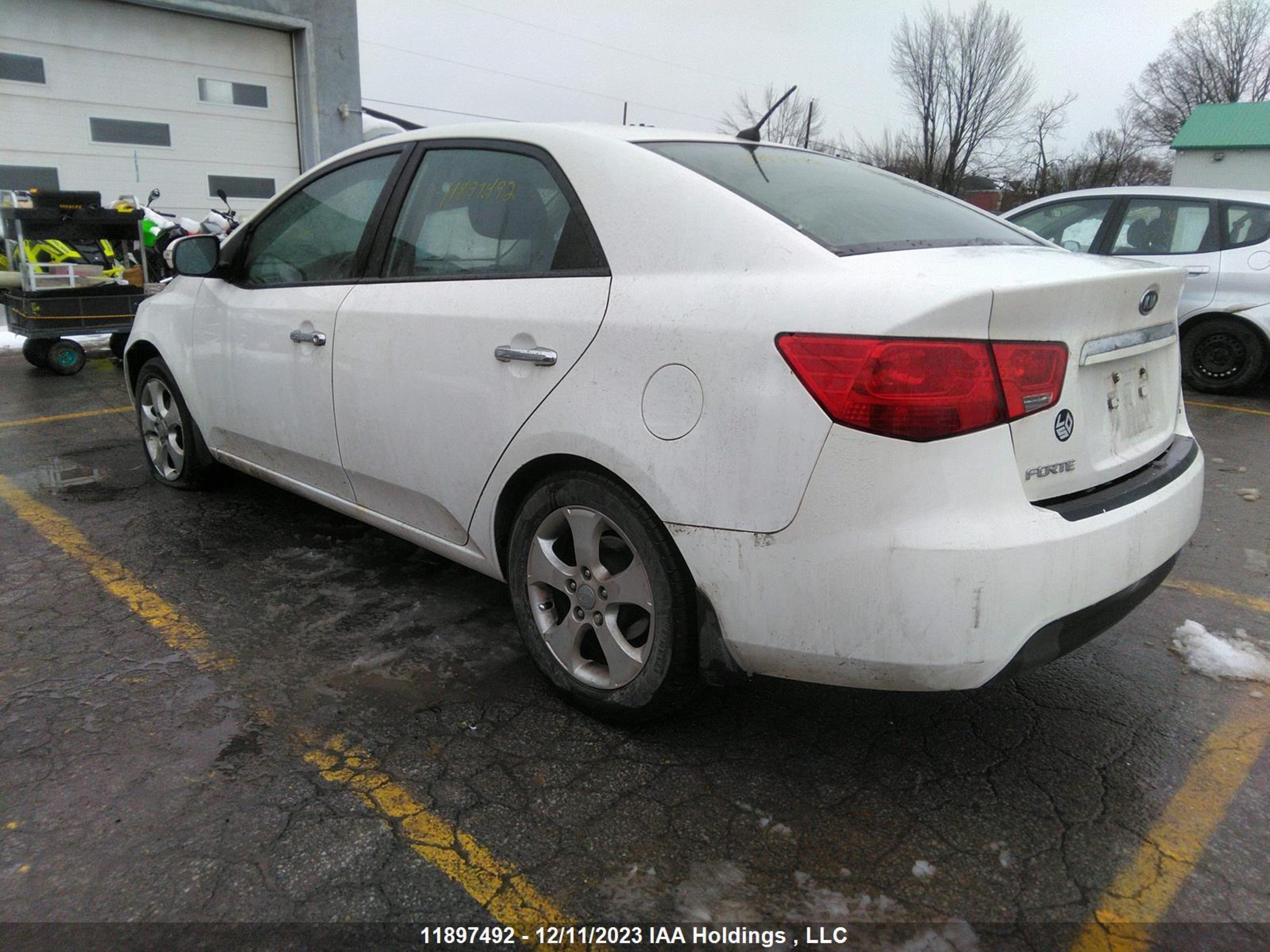 Photo 2 VIN: KNAFU4A29A5210555 - KIA FORTE 