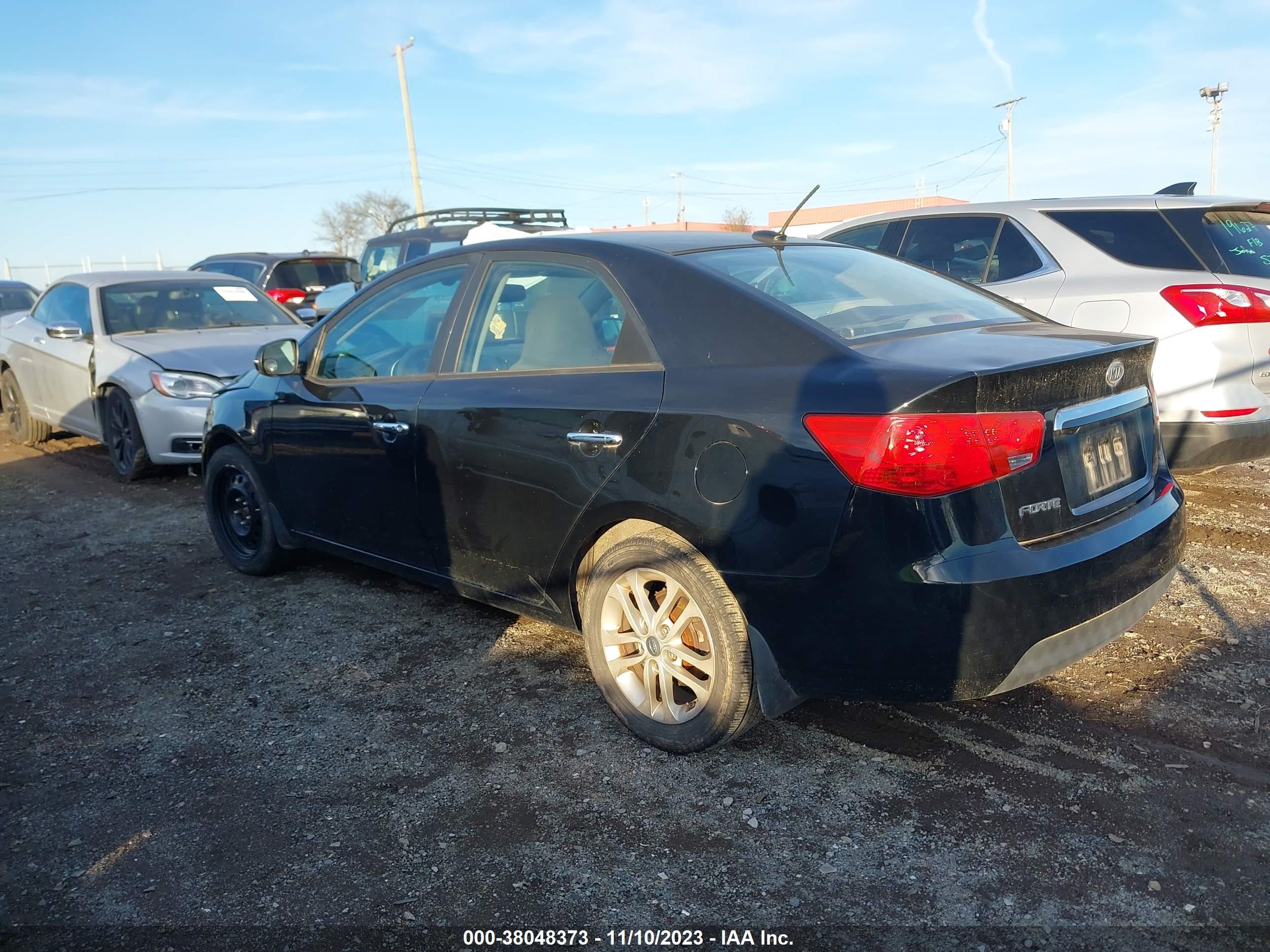 Photo 2 VIN: KNAFU4A29B5463120 - KIA FORTE 