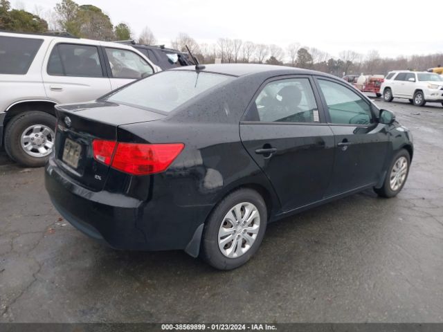 Photo 3 VIN: KNAFU4A29C5476743 - KIA FORTE 