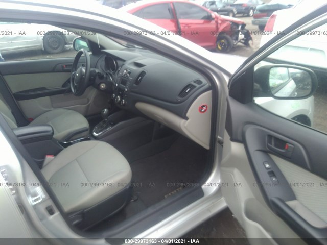 Photo 4 VIN: KNAFU4A29C5585008 - KIA FORTE 