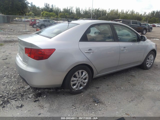 Photo 3 VIN: KNAFU4A29D5647136 - KIA FORTE 