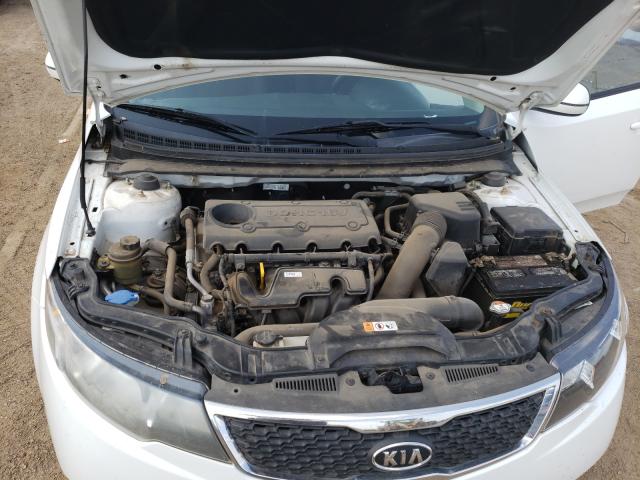 Photo 6 VIN: KNAFU4A29D5647573 - KIA FORTE EX 