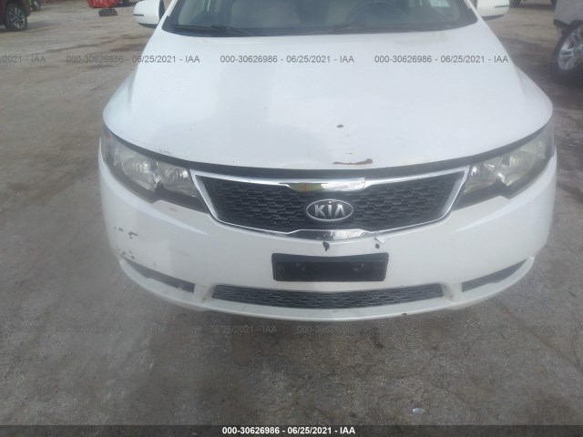 Photo 5 VIN: KNAFU4A29D5696370 - KIA FORTE 