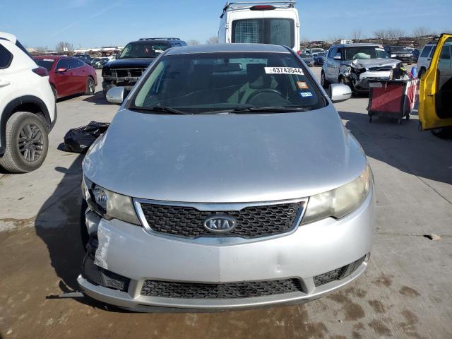 Photo 4 VIN: KNAFU4A29D5732946 - KIA FORTE 