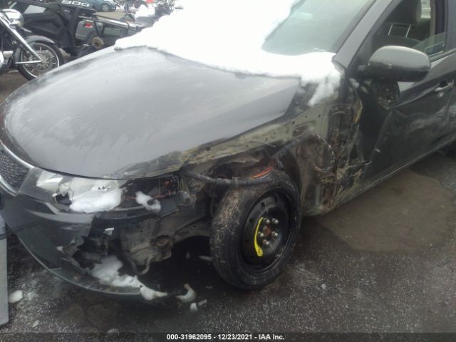 Photo 5 VIN: KNAFU4A29D5736205 - KIA FORTE 