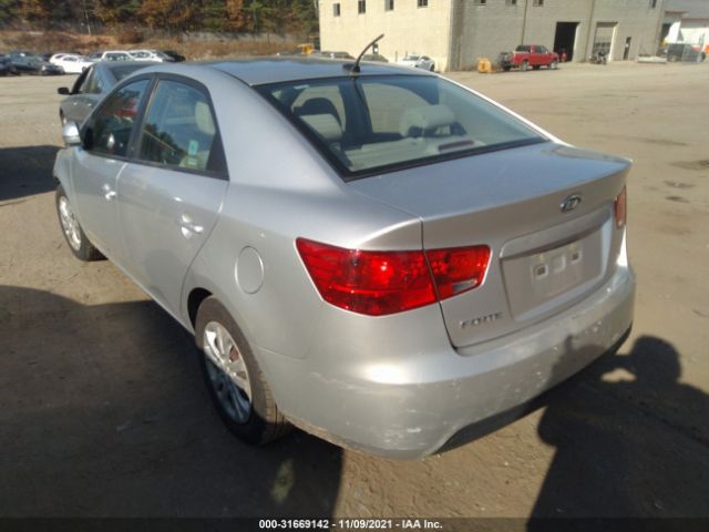 Photo 2 VIN: KNAFU4A29D5740495 - KIA FORTE 