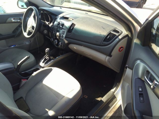 Photo 4 VIN: KNAFU4A29D5740495 - KIA FORTE 