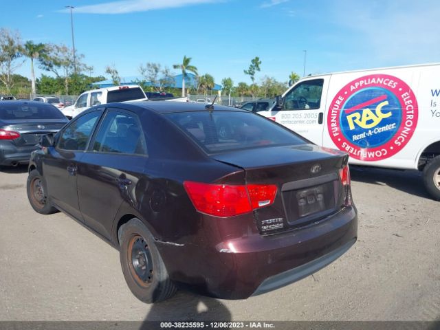 Photo 2 VIN: KNAFU4A2XB5405646 - KIA FORTE 