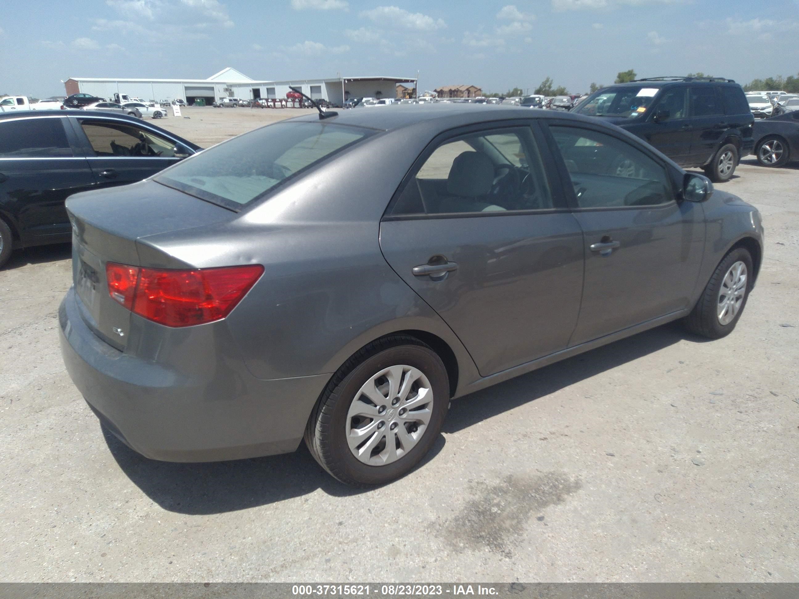 Photo 3 VIN: KNAFU4A2XB5448061 - KIA FORTE 