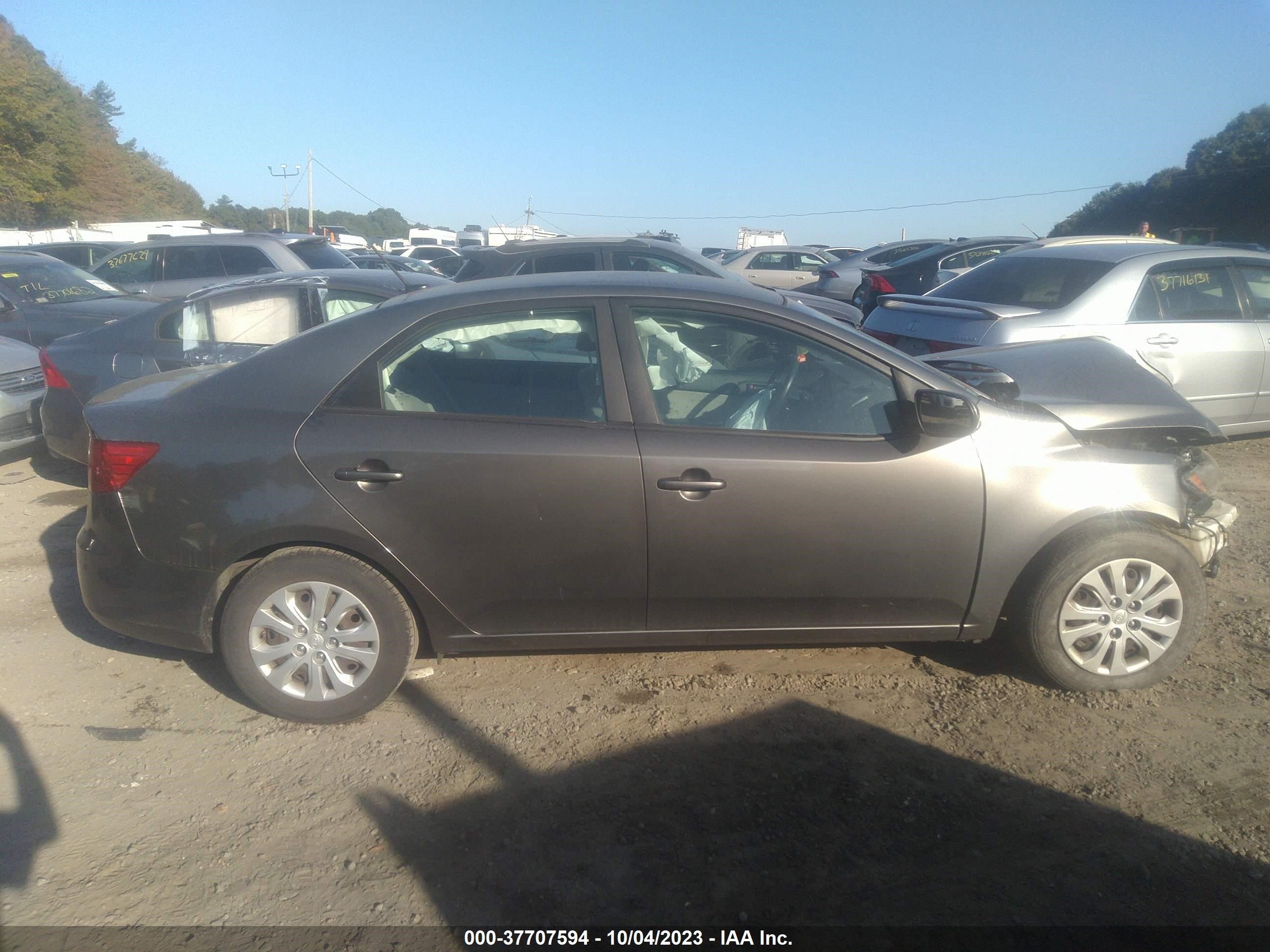 Photo 13 VIN: KNAFU4A2XB5452983 - KIA FORTE 