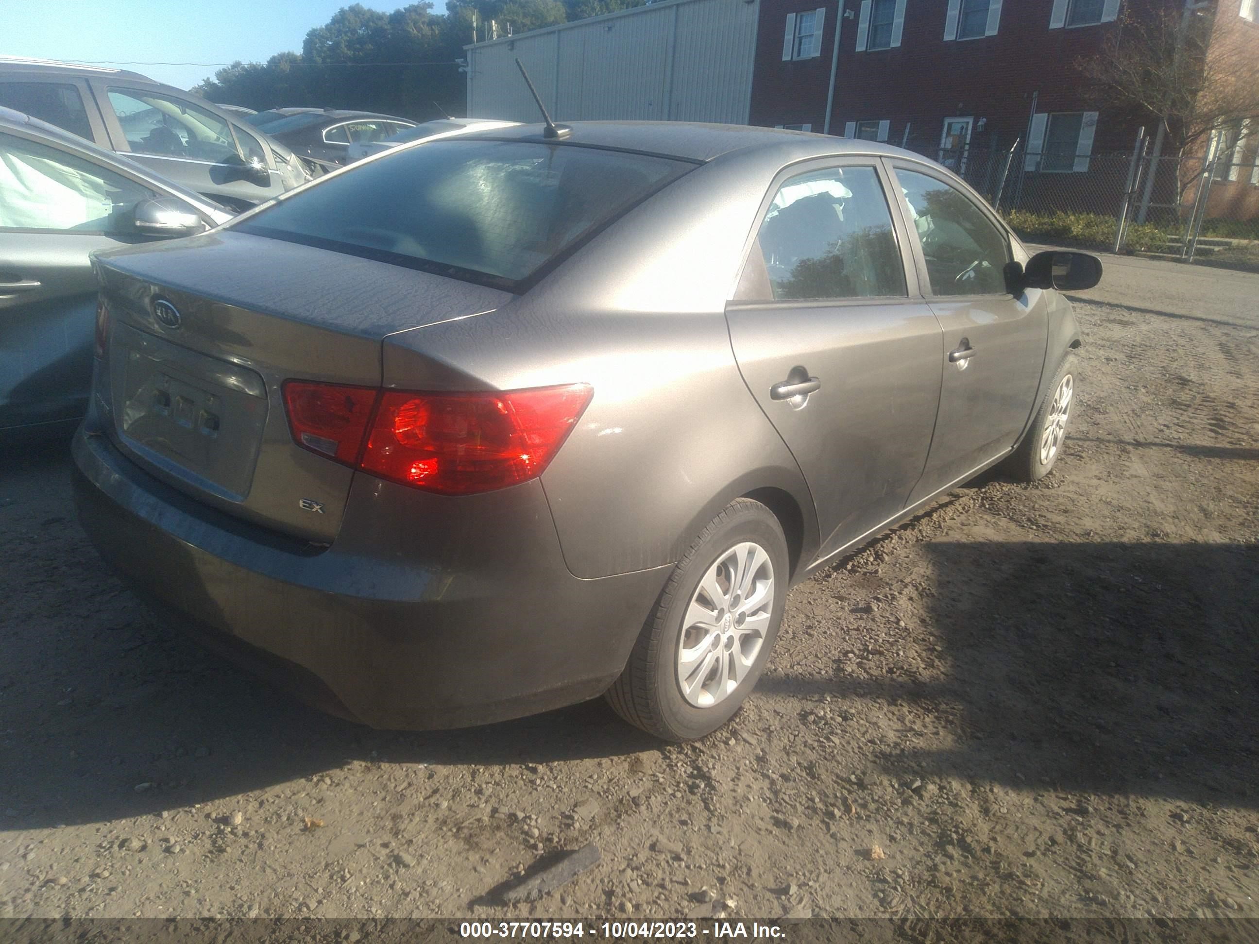 Photo 3 VIN: KNAFU4A2XB5452983 - KIA FORTE 