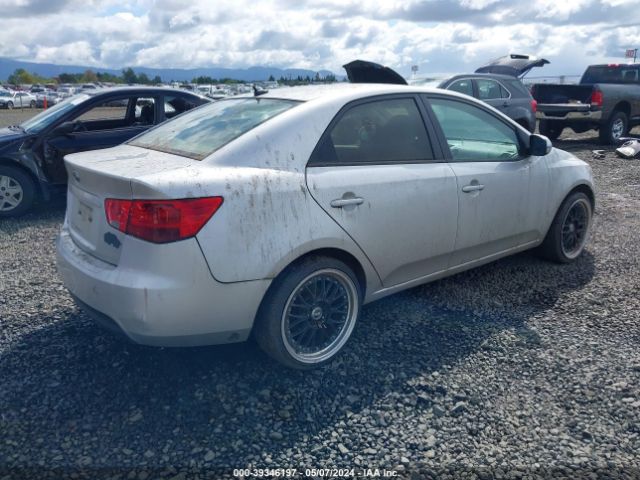 Photo 3 VIN: KNAFU4A2XC5585647 - KIA FORTE 