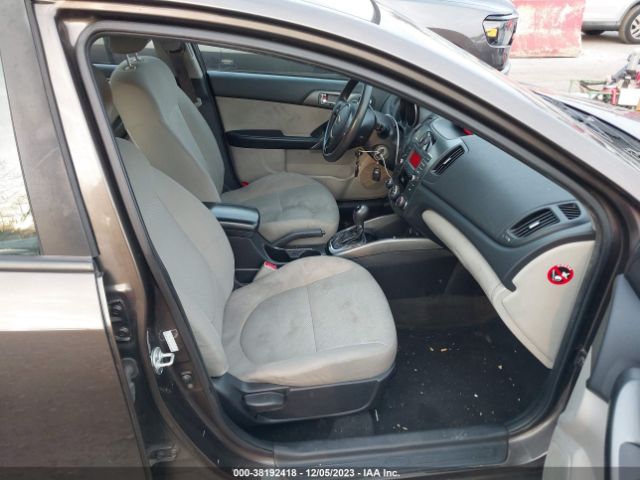 Photo 4 VIN: KNAFU4A2XD5729750 - KIA FORTE 