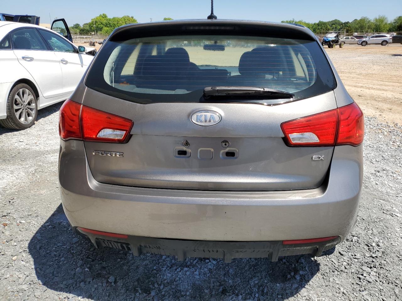 Photo 5 VIN: KNAFU5A20B5398986 - KIA FORTE 