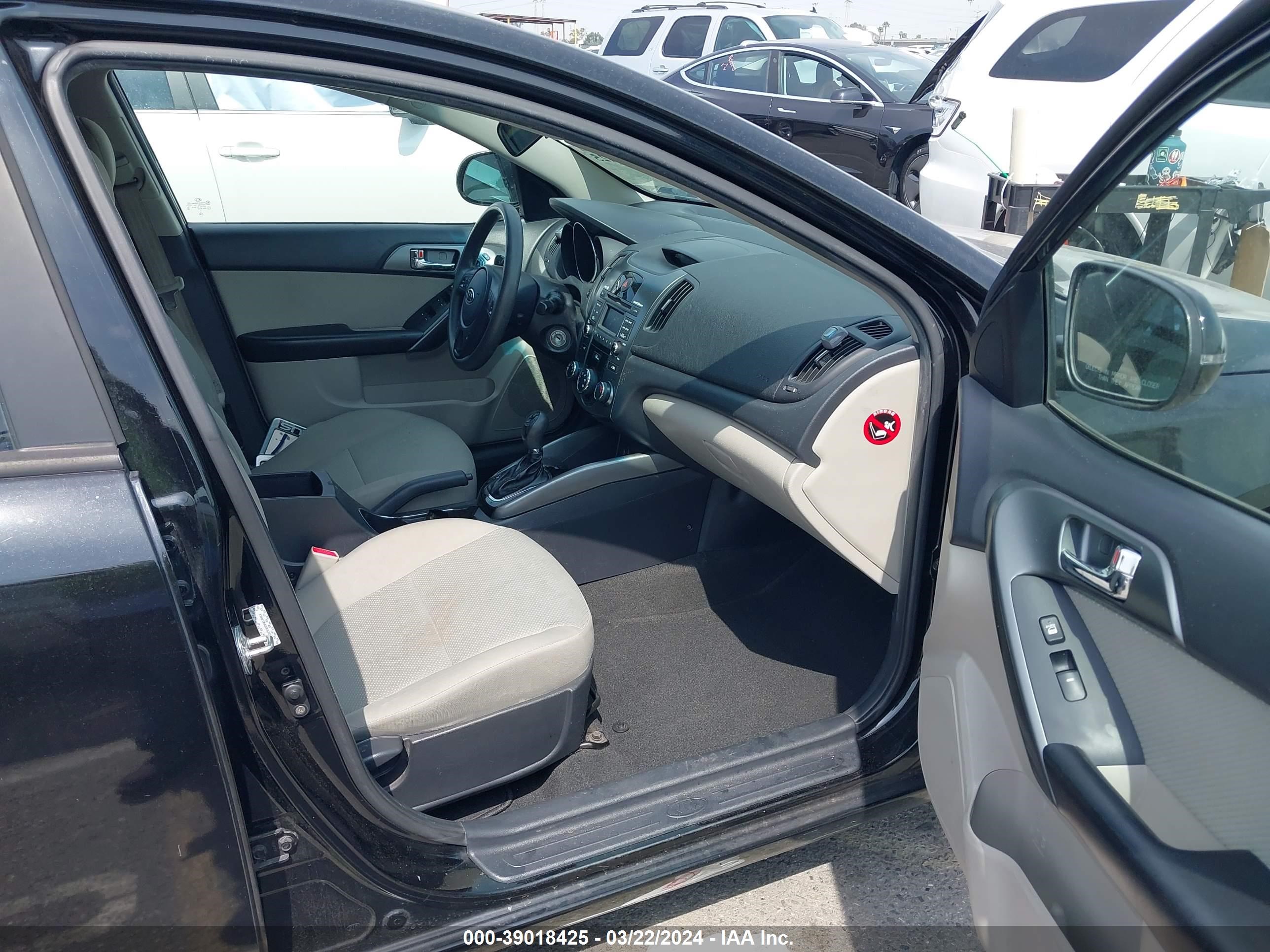 Photo 4 VIN: KNAFU5A20D5701509 - KIA FORTE 