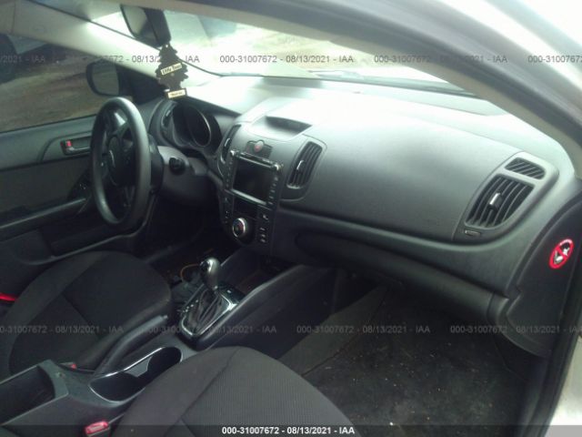 Photo 4 VIN: KNAFU5A21C5505562 - KIA FORTE 5-DOOR 