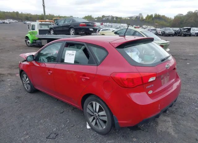 Photo 2 VIN: KNAFU5A21D5667340 - KIA FORTE 5-DOOR 