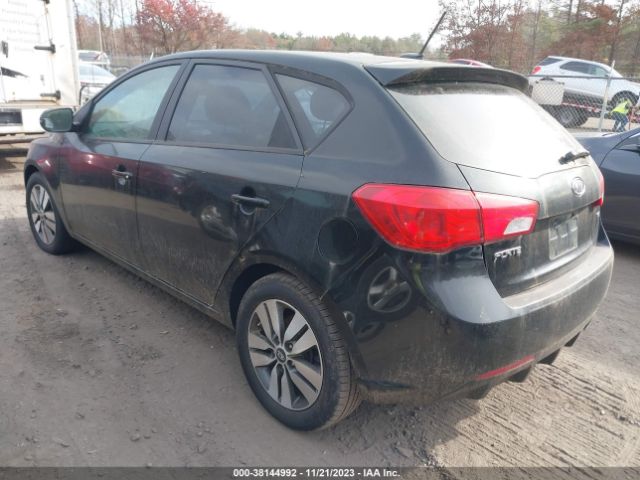 Photo 2 VIN: KNAFU5A22D5670392 - KIA FORTE 