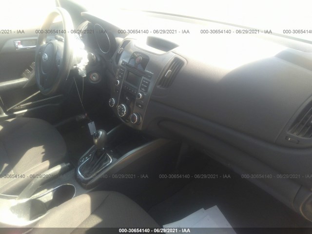 Photo 4 VIN: KNAFU5A22D5727920 - KIA FORTE 5-DOOR 