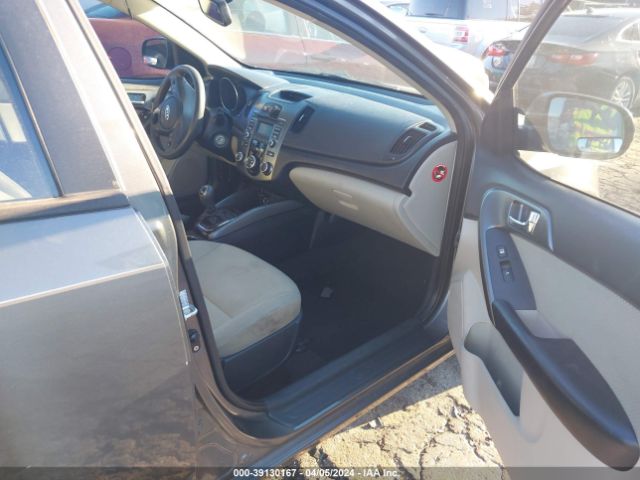 Photo 4 VIN: KNAFU5A25D5727751 - KIA FORTE 