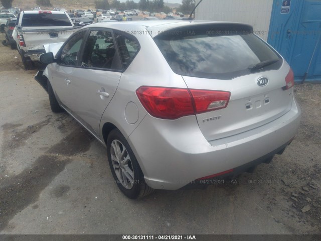 Photo 2 VIN: KNAFU5A26B5330000 - KIA FORTE 5-DOOR 