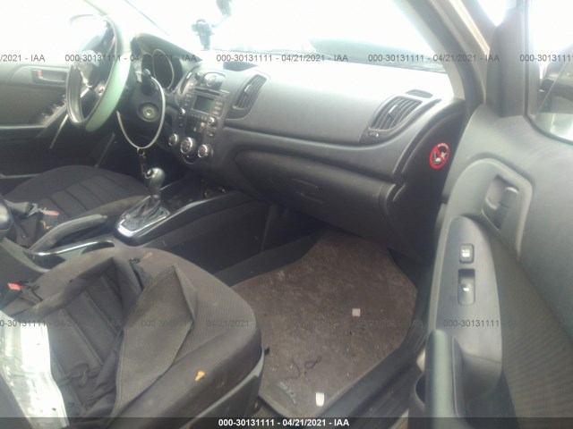 Photo 4 VIN: KNAFU5A26B5330000 - KIA FORTE 5-DOOR 