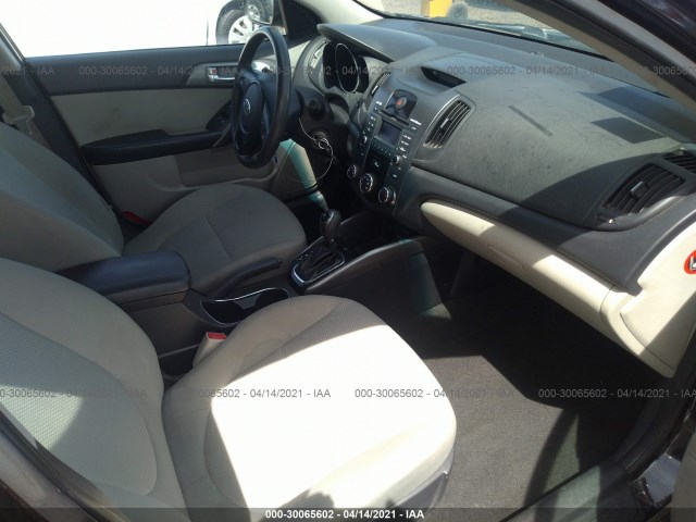 Photo 4 VIN: KNAFU5A26D5697529 - KIA FORTE 5-DOOR 