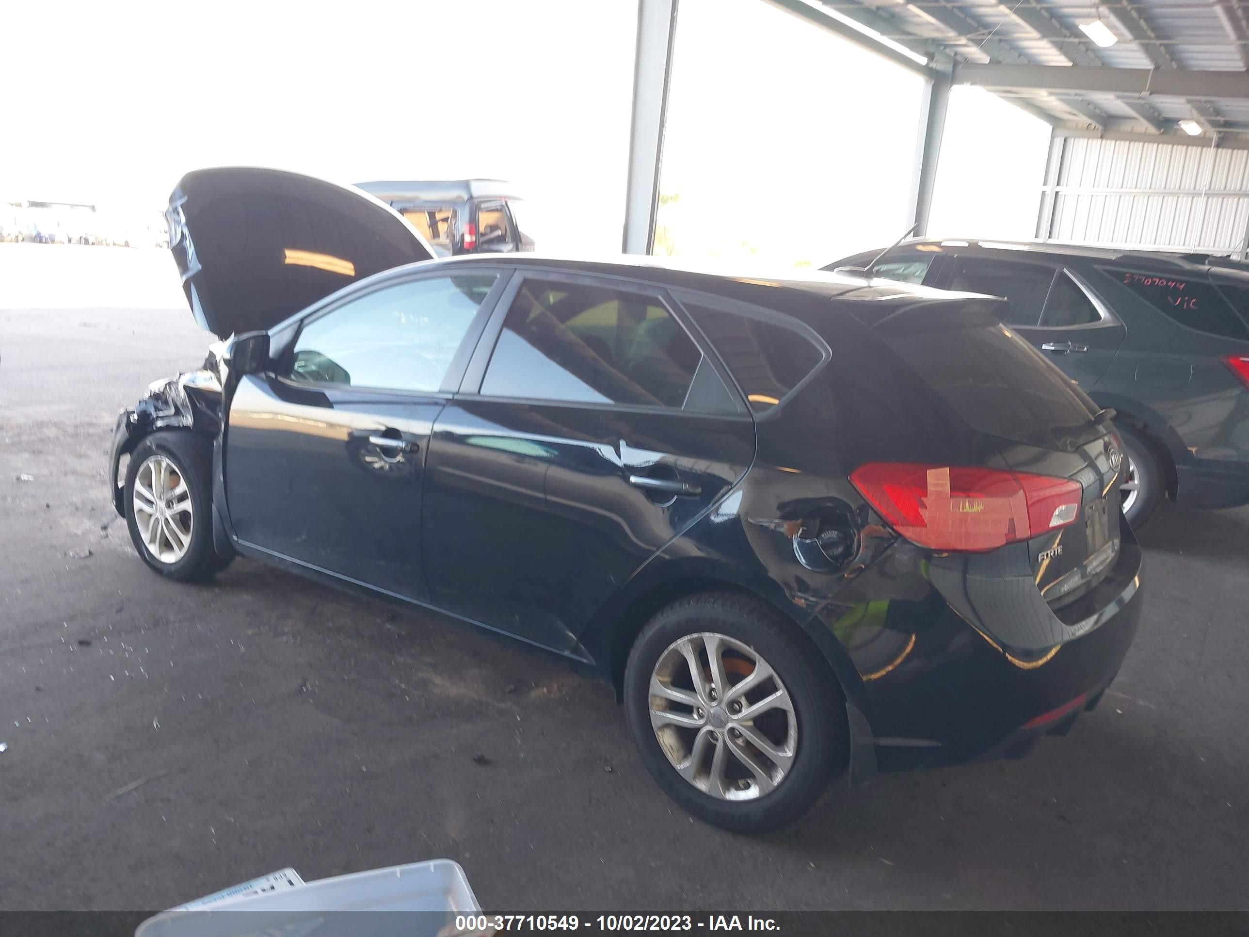 Photo 2 VIN: KNAFU5A27C5560520 - KIA FORTE 