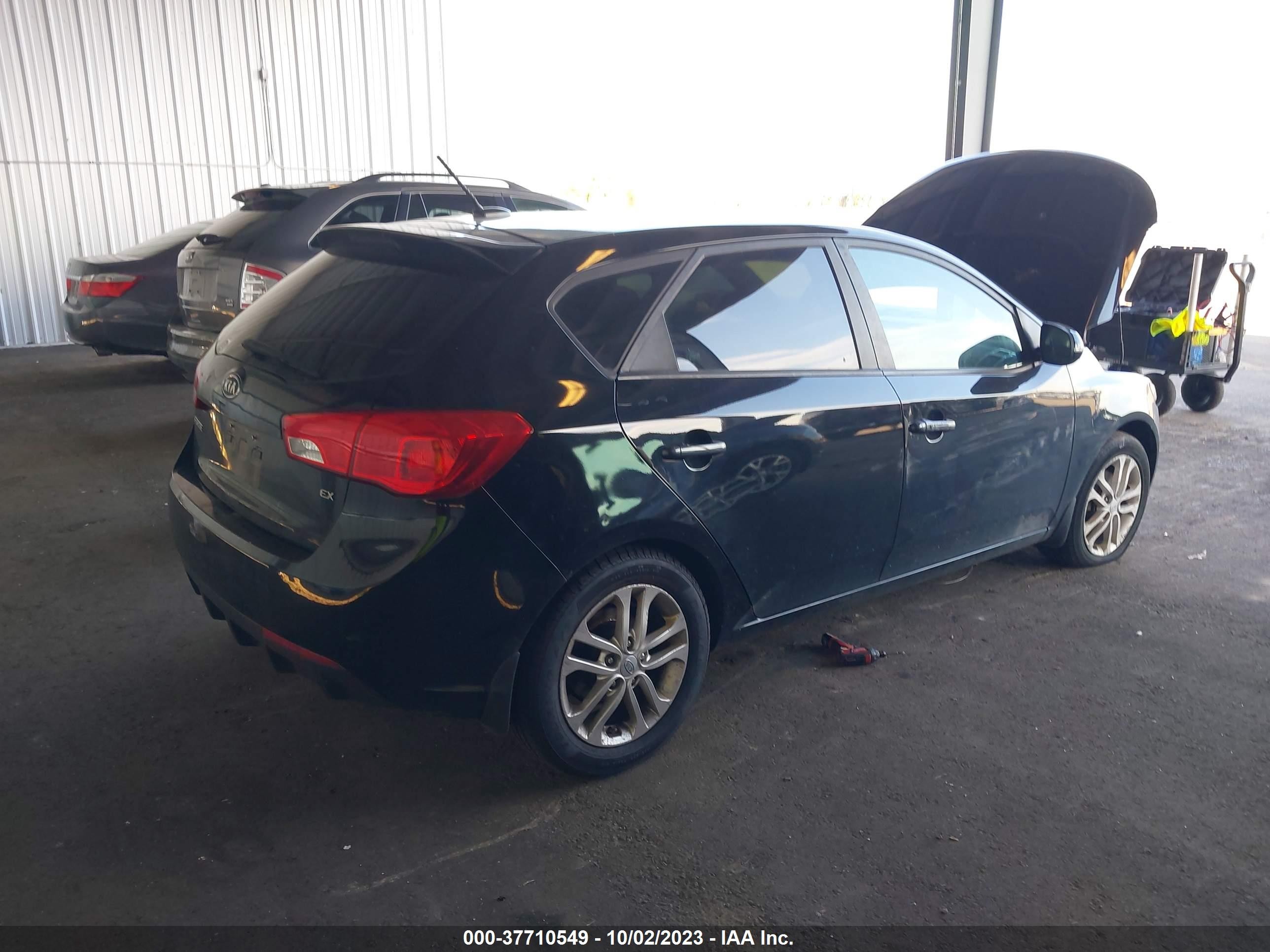 Photo 3 VIN: KNAFU5A27C5560520 - KIA FORTE 