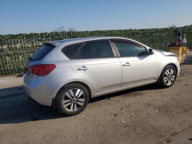 Photo 2 VIN: KNAFU5A27D5686264 - KIA FORTE 